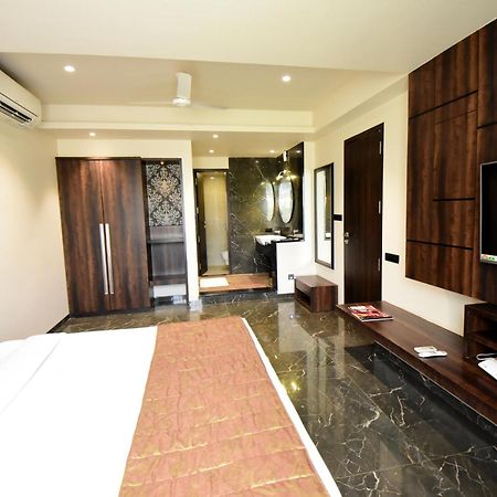 Sentosa Resorts & Water Park Chinchvad Buitenkant foto