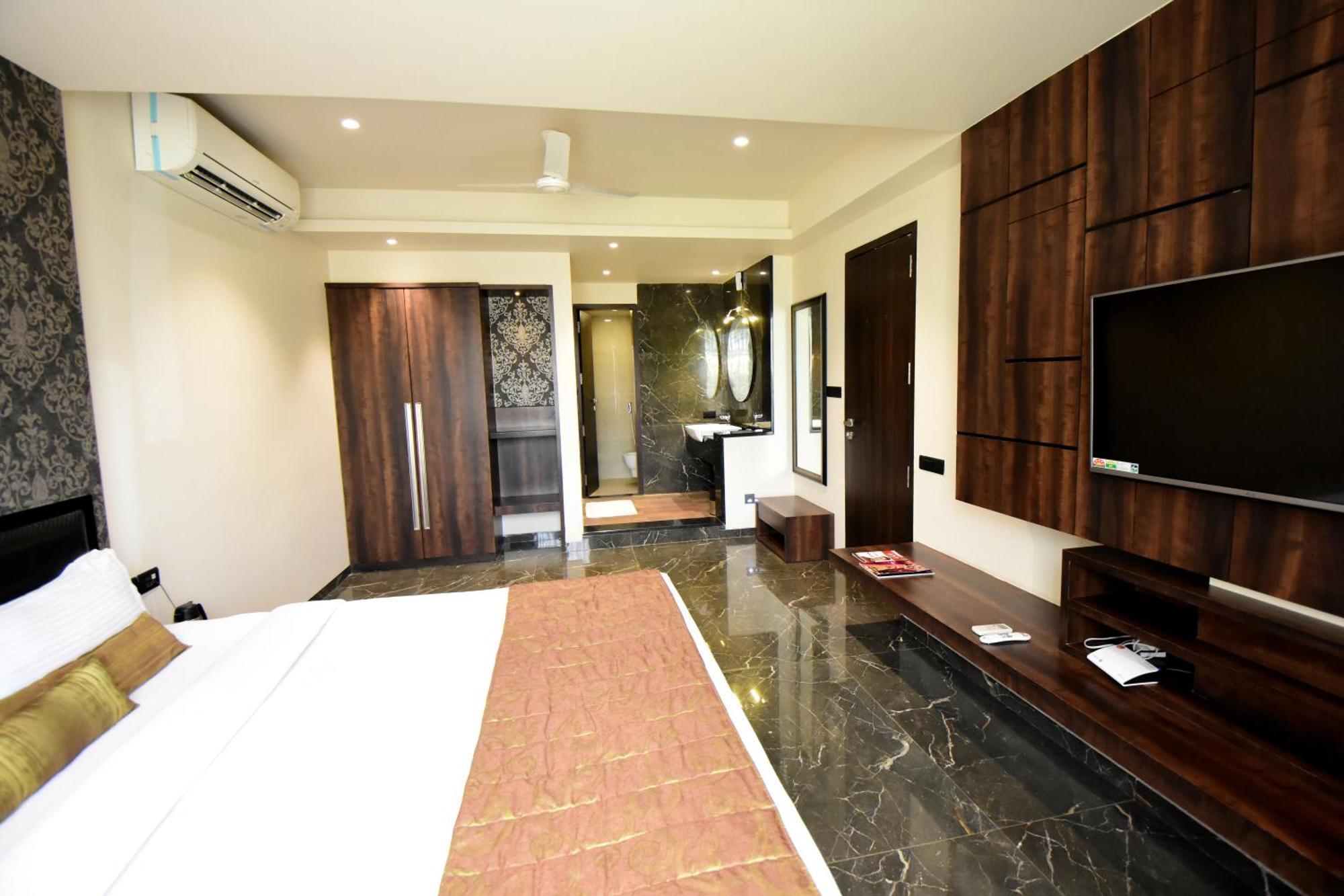 Sentosa Resorts & Water Park Chinchvad Buitenkant foto