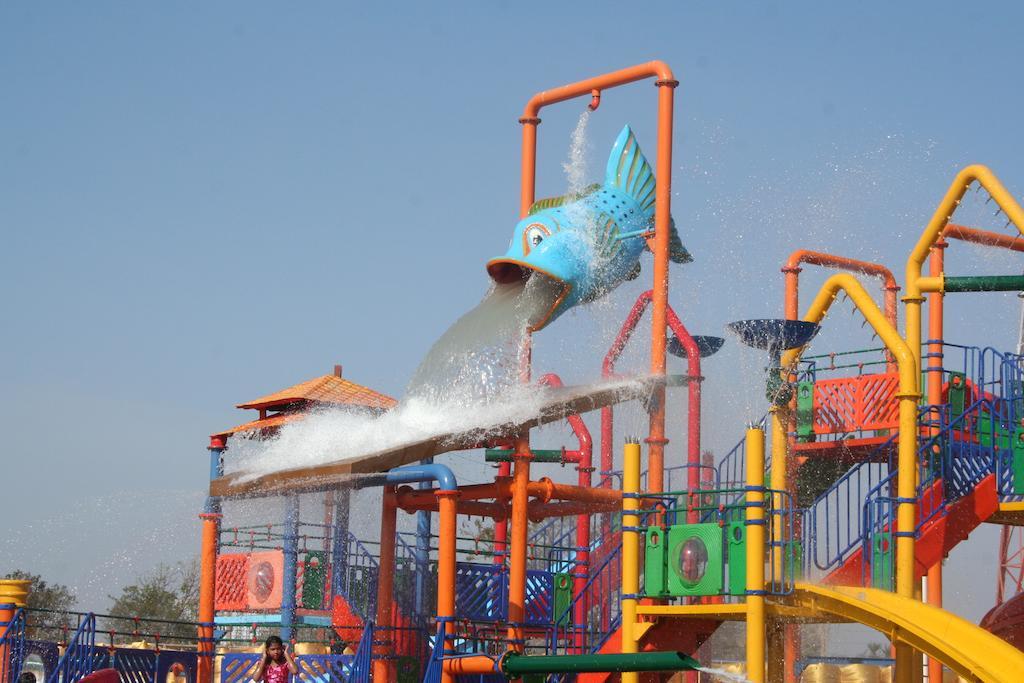 Sentosa Resorts & Water Park Chinchvad Buitenkant foto