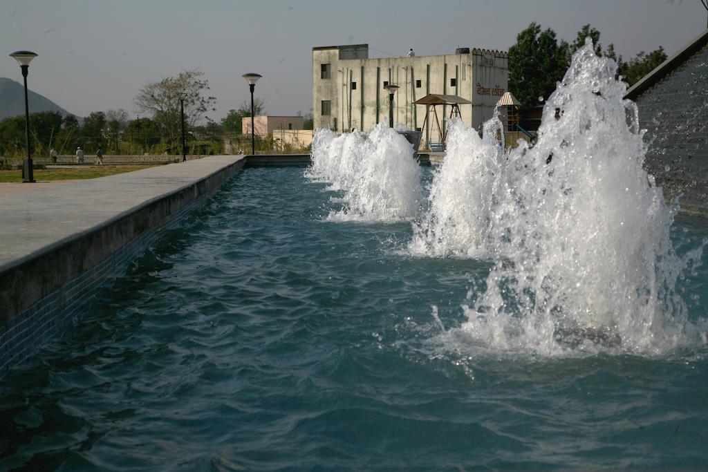 Sentosa Resorts & Water Park Chinchvad Buitenkant foto