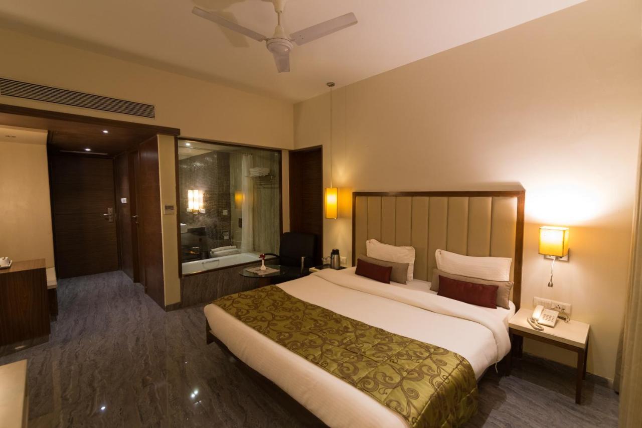 Sentosa Resorts & Water Park Chinchvad Buitenkant foto