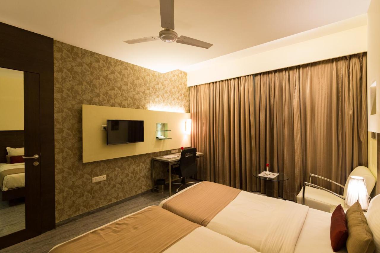 Sentosa Resorts & Water Park Chinchvad Buitenkant foto